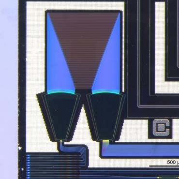 Photonic Integrated Circuits: Integration of complex structures in a single chip